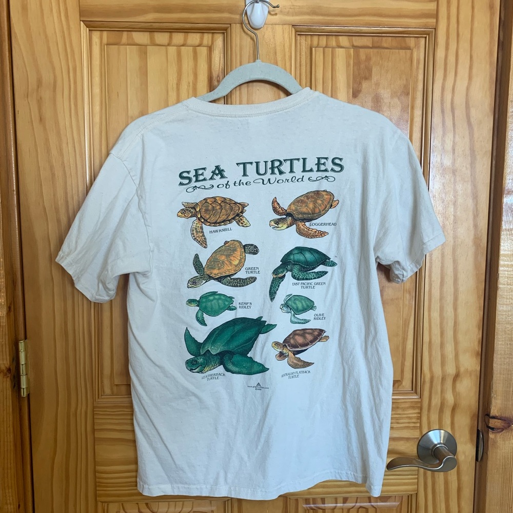 Sea turtles graphic tee! Youth XL!
